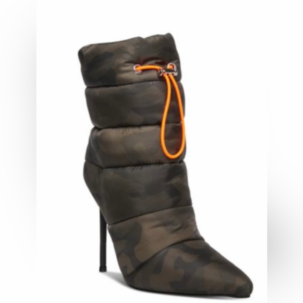Brand new size 8 Camo boots